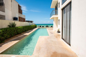 Fantastic beachfront Penthouse for 10 guests